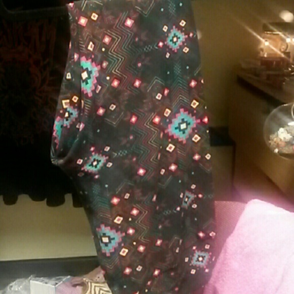 LuLaRoe Leggings Made in Vietnam Southwestern - Picture 3 of 3