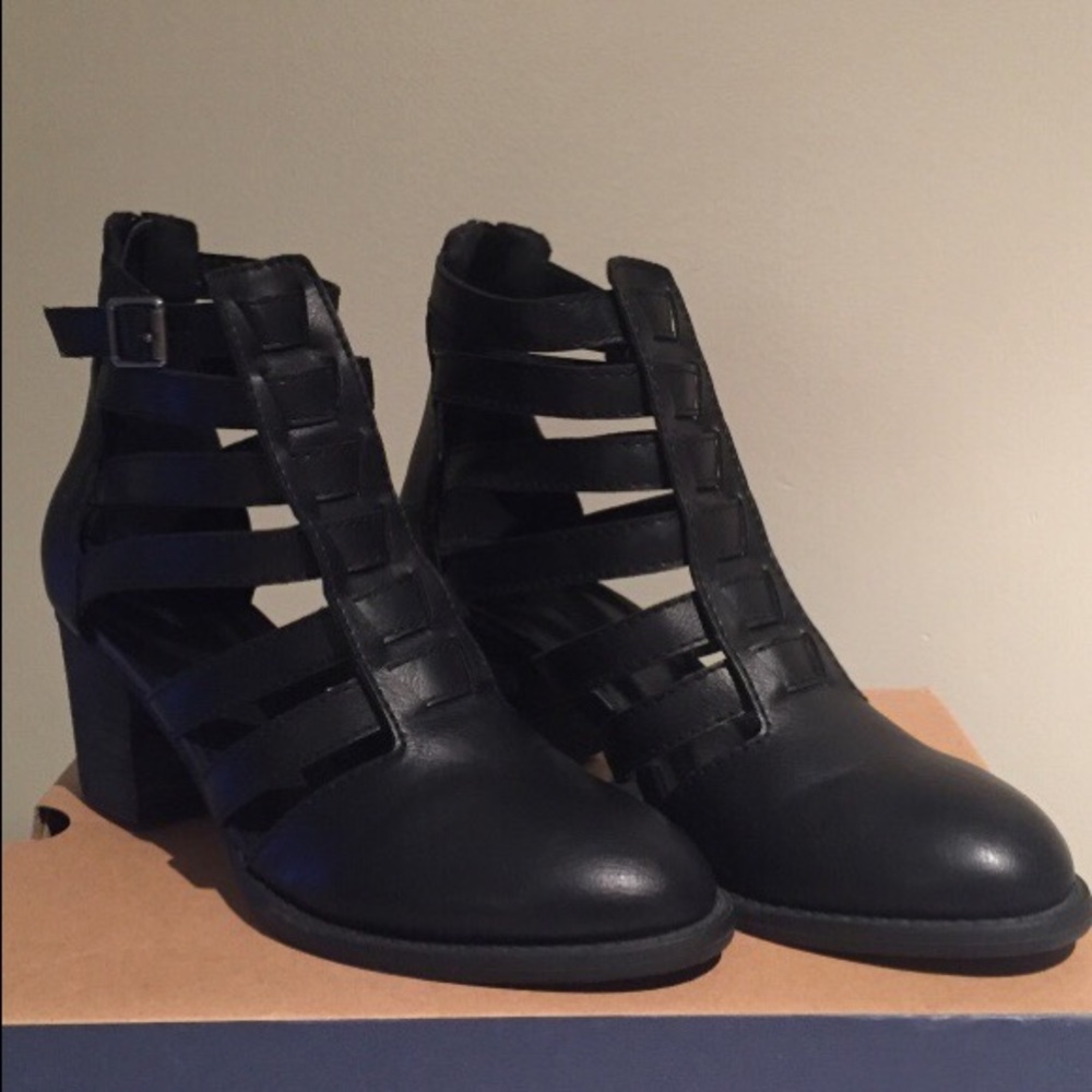 Cage booties