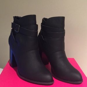 Heeled black booties