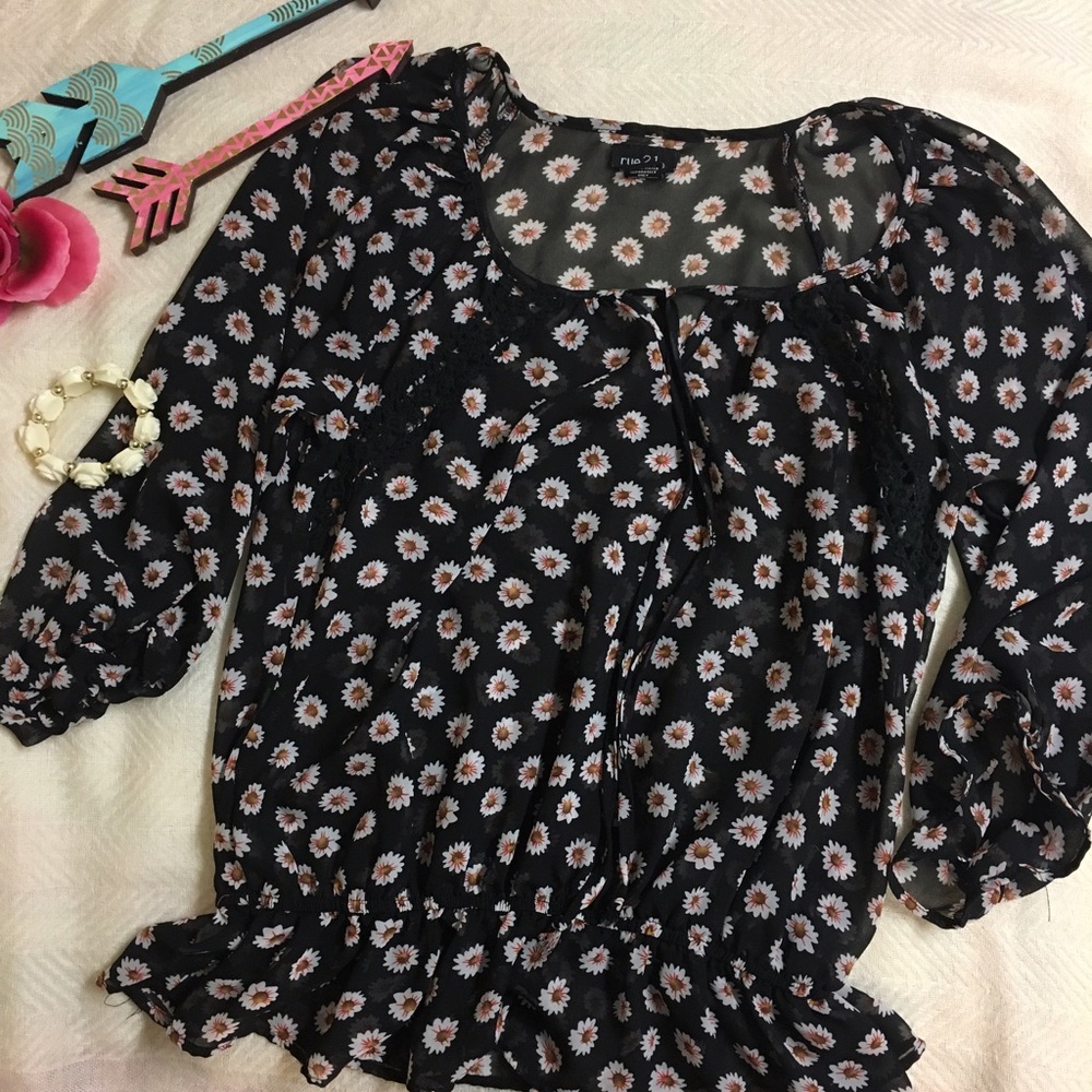 Rue 21 Daisy Half-sleeve Shirt