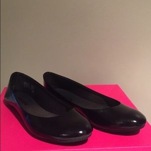 Black ballet flats