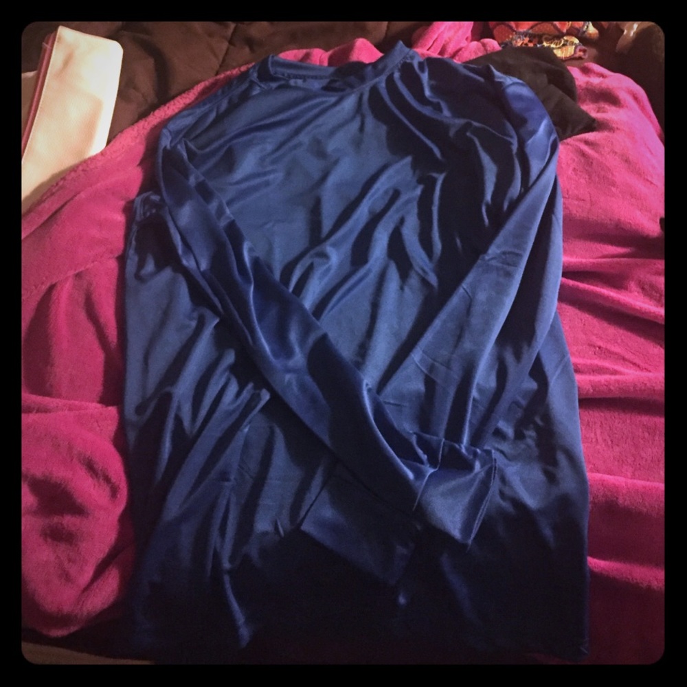 Men's or woman's jogging shirt.