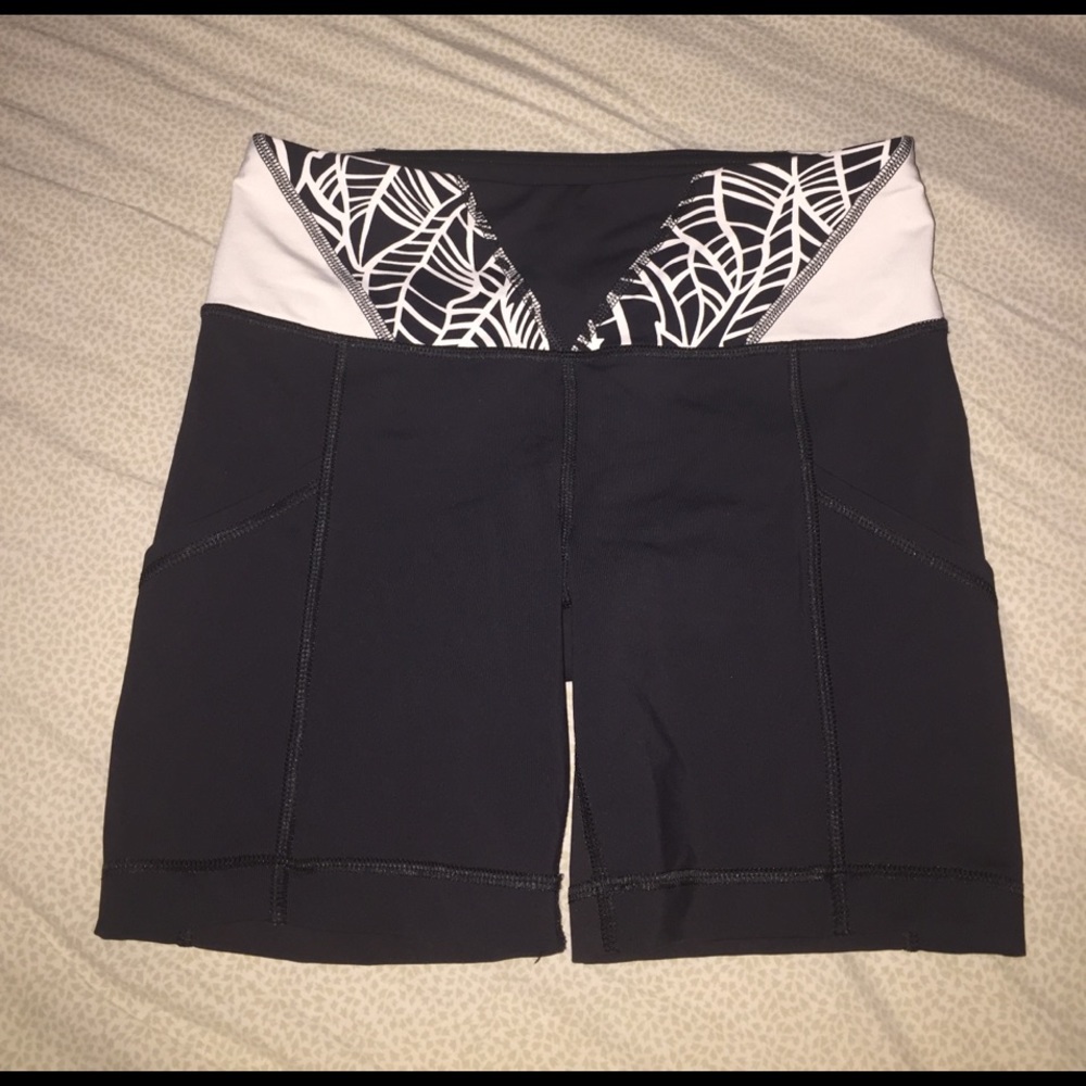 Lululemon short size 4