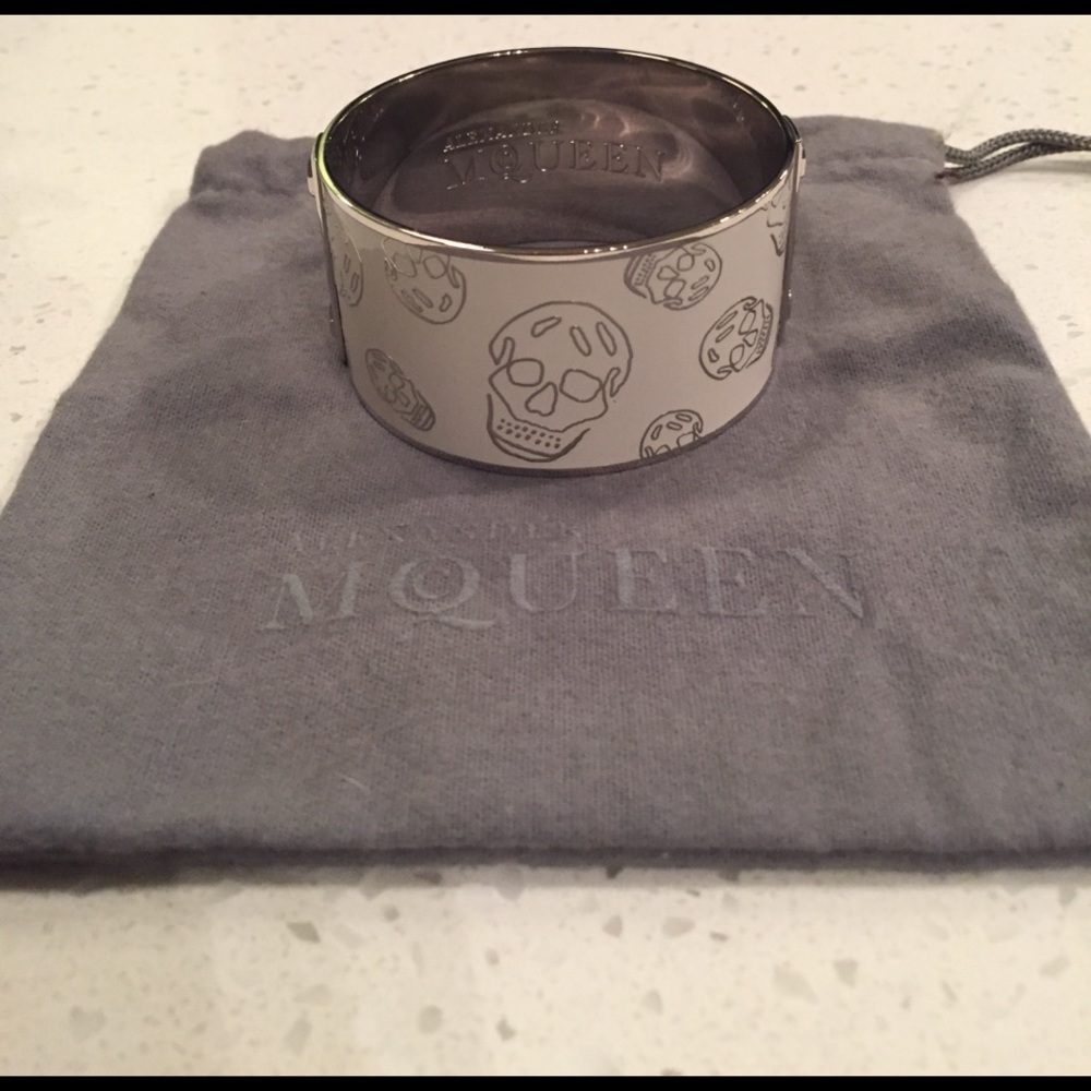 Alexander McQueen Wide Skull Bangle : White/Silver