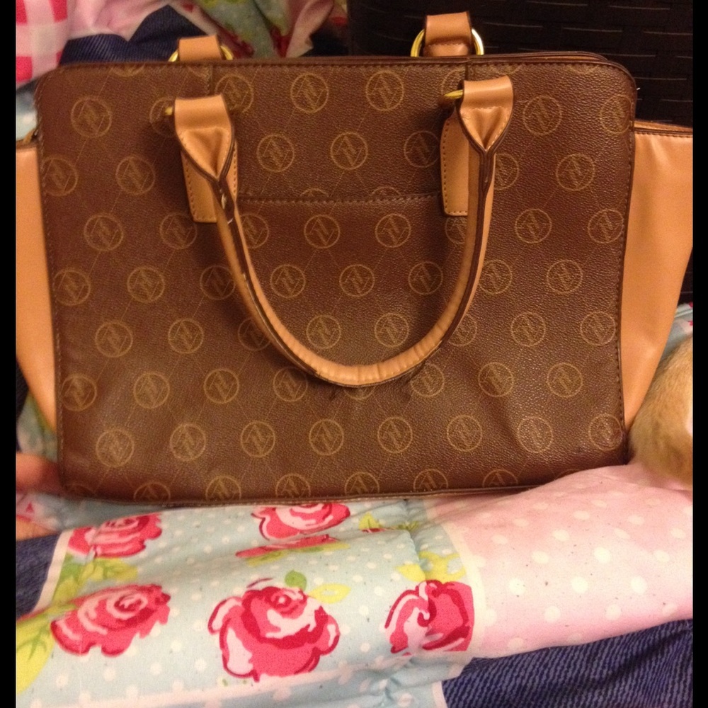 Authentic Adriana Vittadini handbag pristine