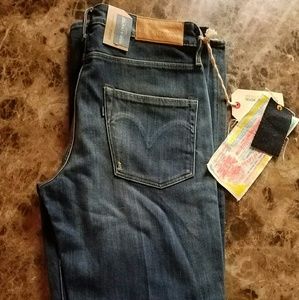 Levi's Saddle high Boot Cut Size 27x33