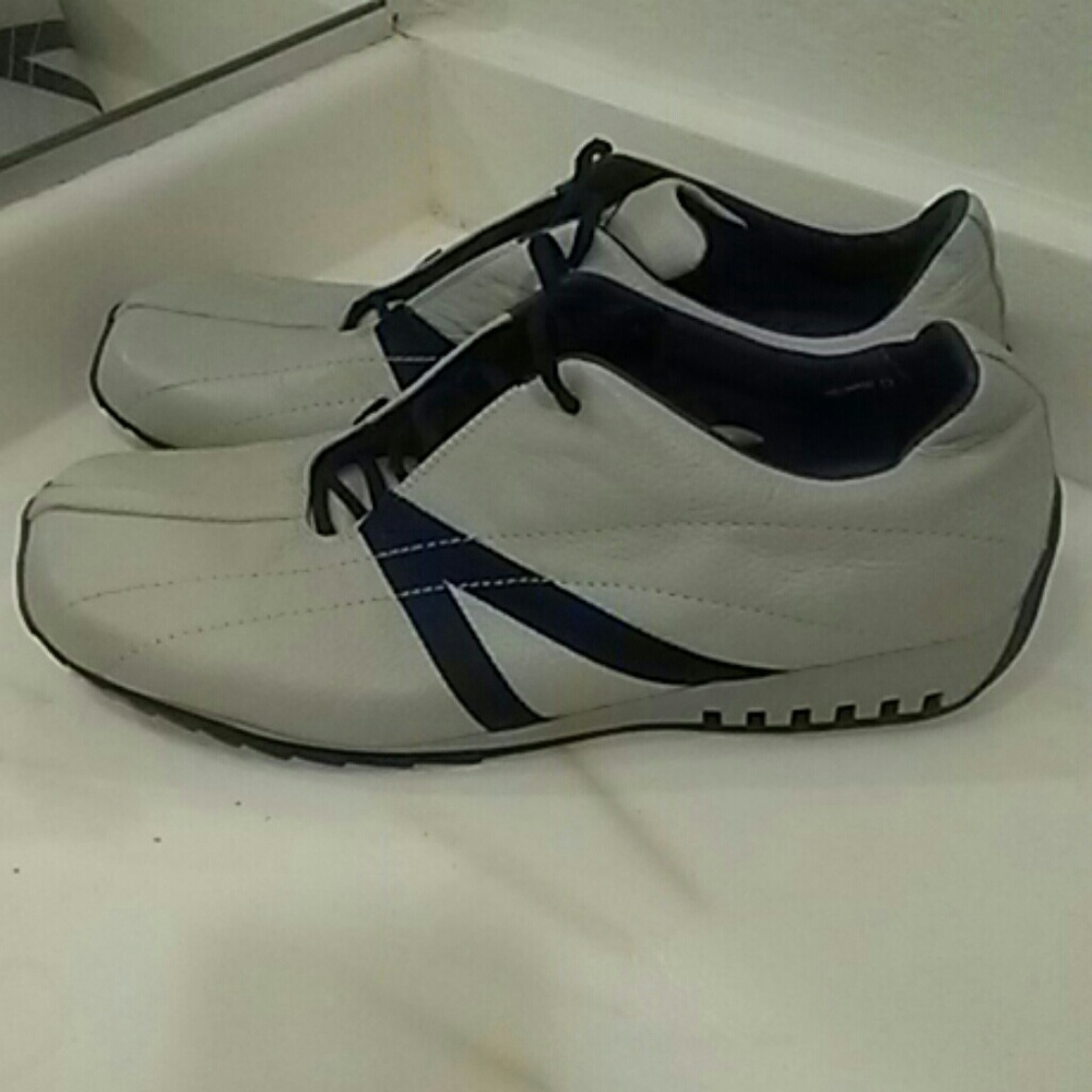 Steve Madden - Picture 2 of 3