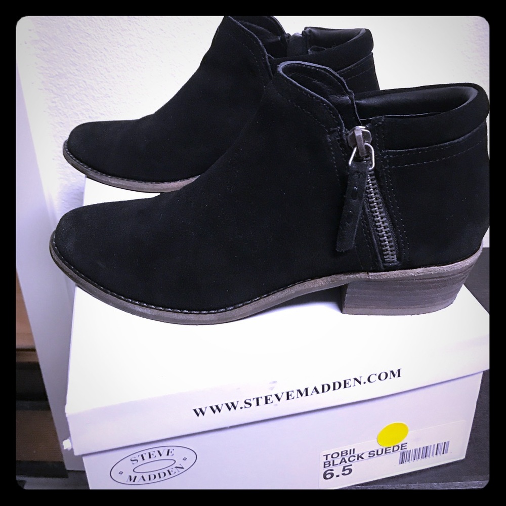 Steve Madden Tobii black suede booties