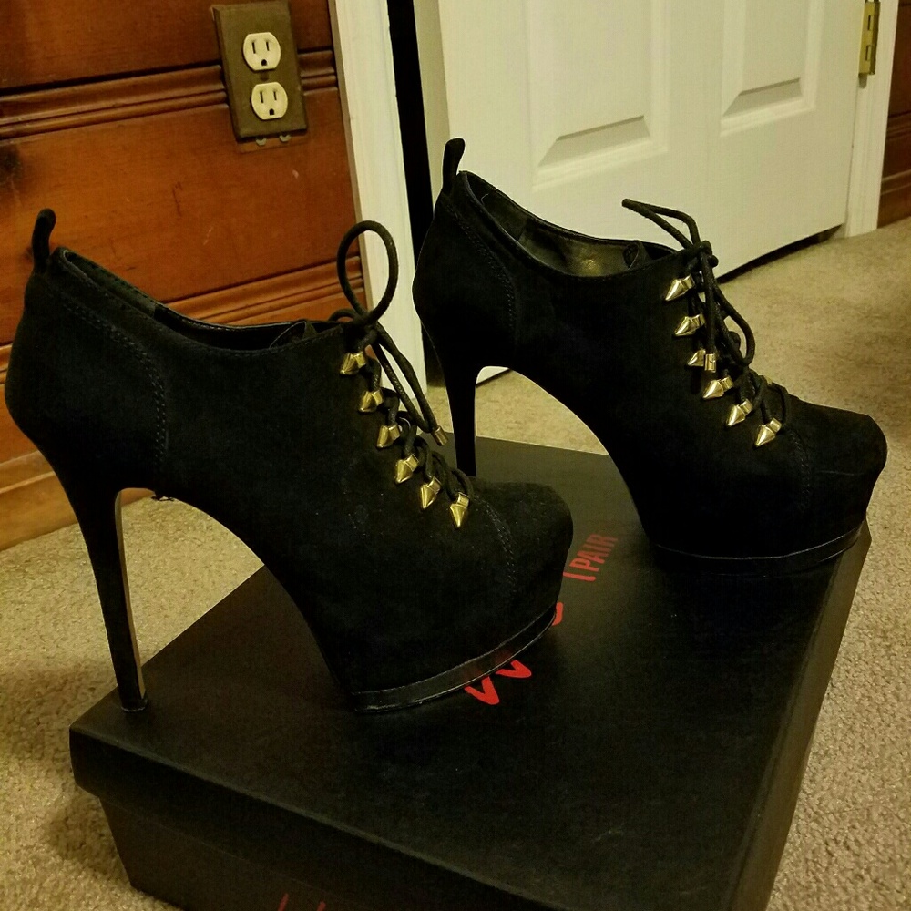 Wild pair katie wp black suede platform pumps