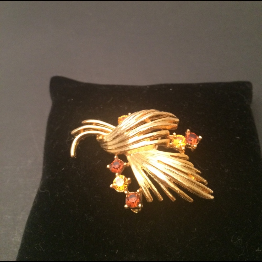 Lisner brooch