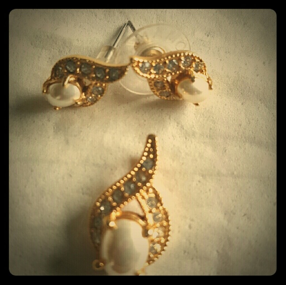 Earrings and pendant - Picture 1 of 2