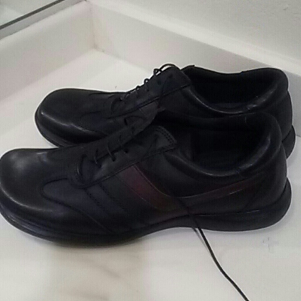 Reaction KENNETH COLE
