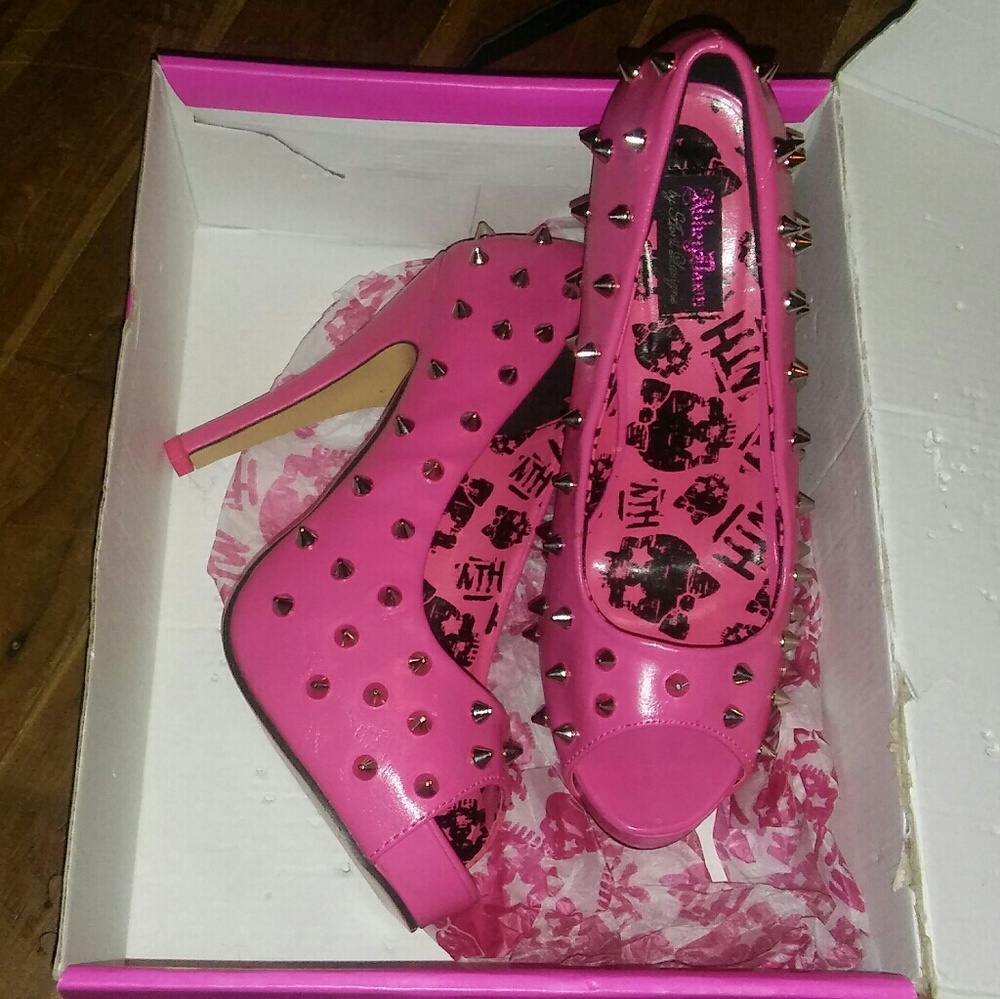 SALE!! Avril Levine spike pink high heels