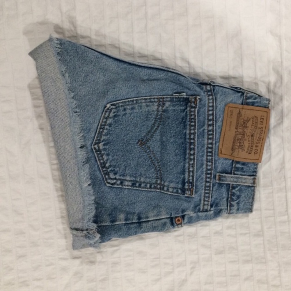 High waisted vintage Levi shorts!! NWOT