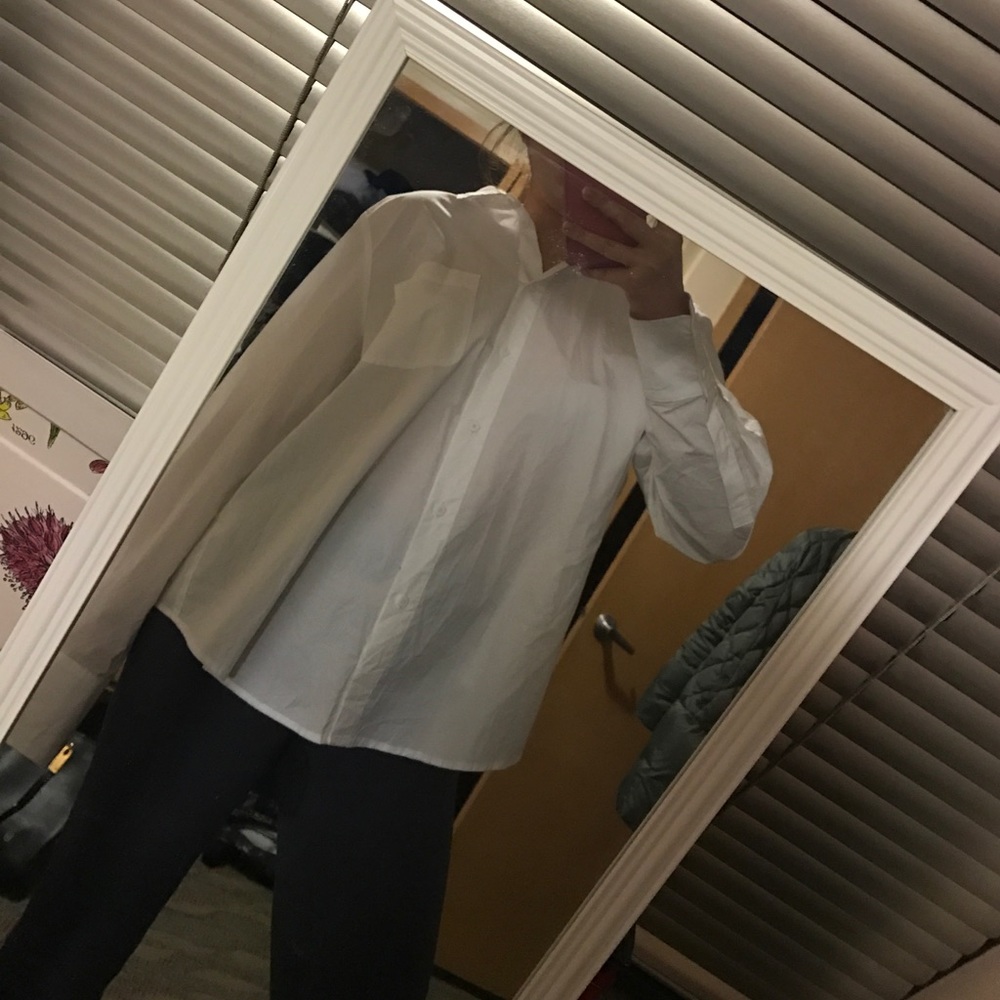 H&M White Shirt (Flair details in the back) - Picture 3 of 5