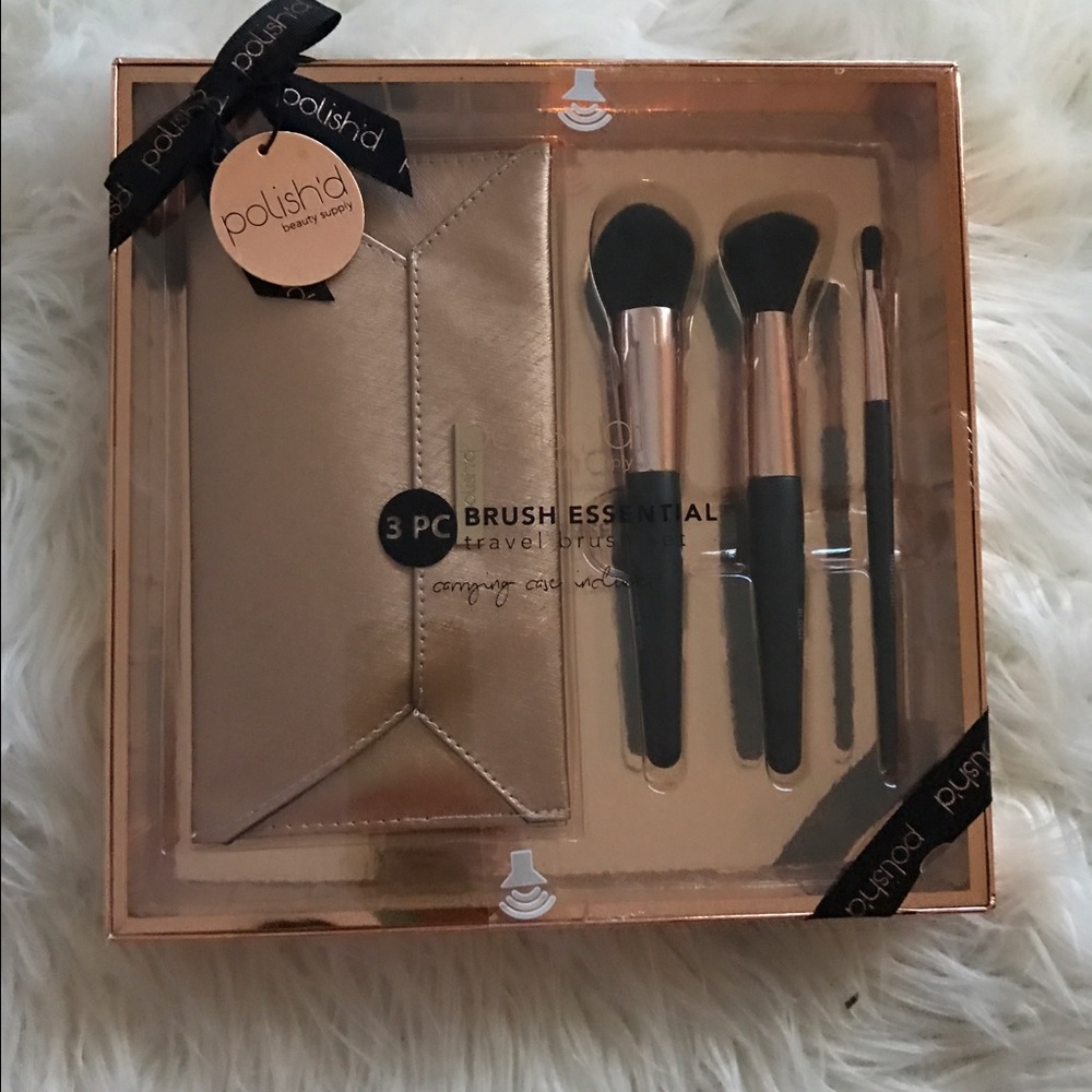 Polish's Beauty Supply 3 pc Brush Set with case
