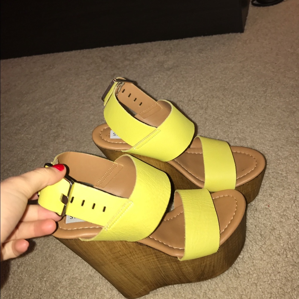 Never worn NEW stave madden wedges sz 5