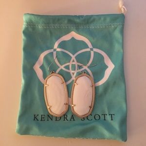Kendra Scott Danielle Gold Earrings In White Pearl