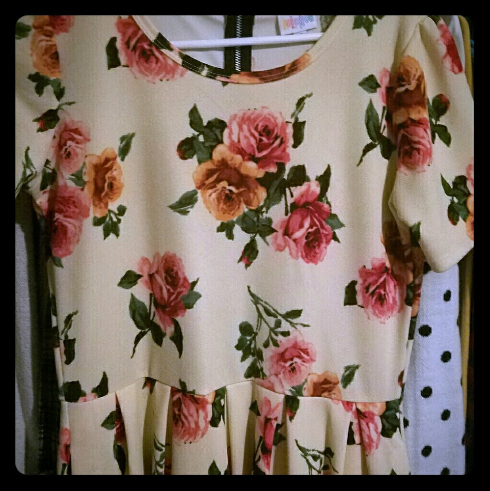 Lularoe Medium Floral Amelia vintage retro