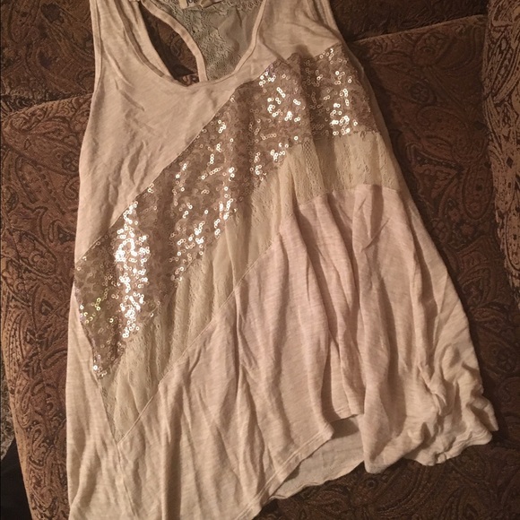 Adorable glitter tank top - Picture 1 of 2