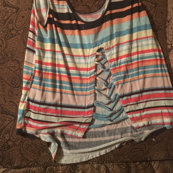 Super cute crop top size small - Picture 2 of 2