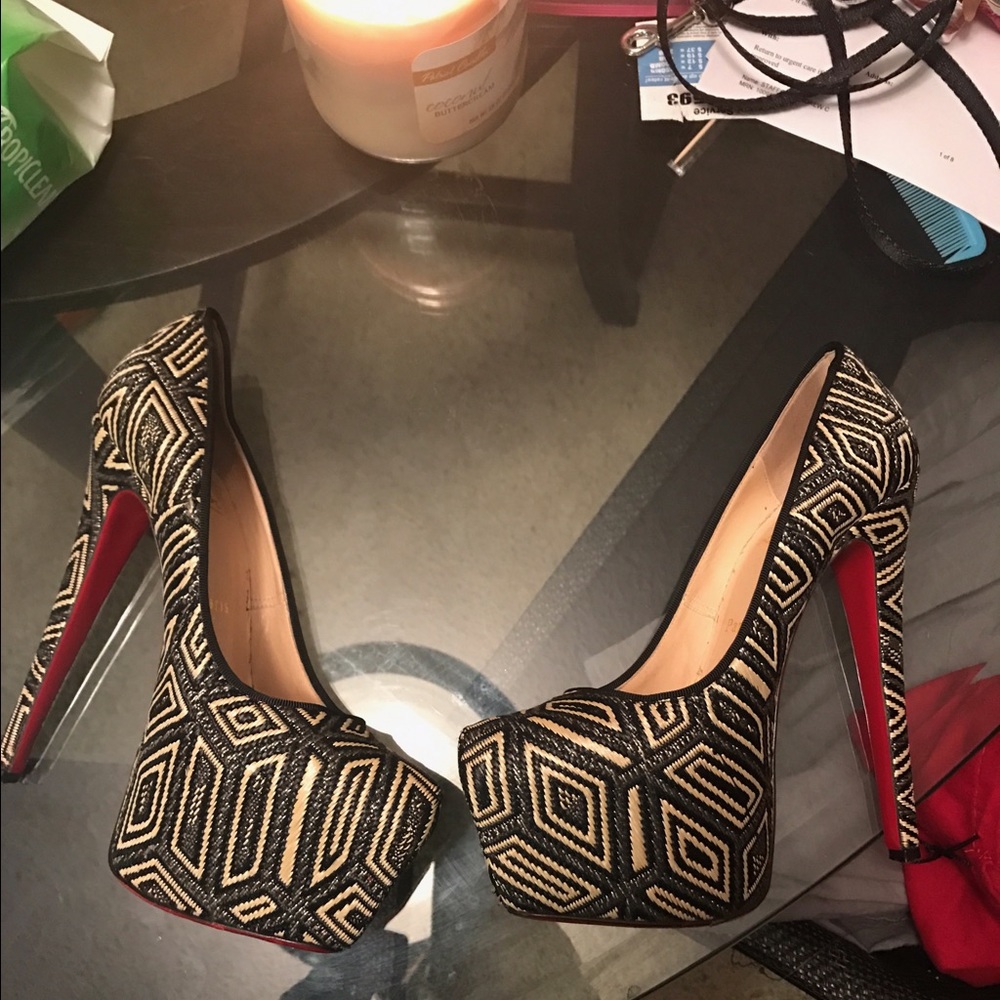 Christian louboutin daffodile 37