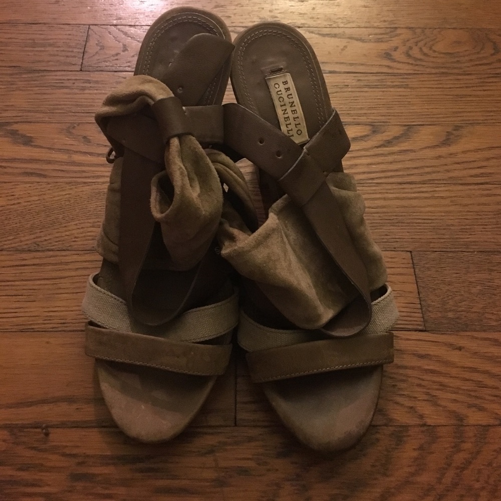 Brunello Cucinelli size 37 suede/ leather heels