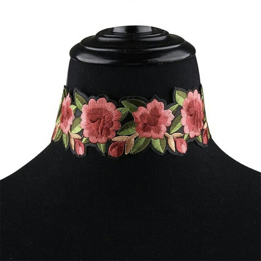 🌹Floral choker🌹