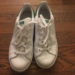 Adidas Stan Smiths size US 5. Fits like a size 7
