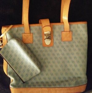 Dooney & Bourke