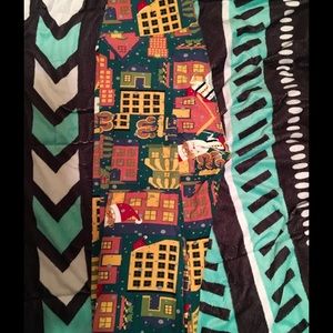 Os holiday leggings SOLD