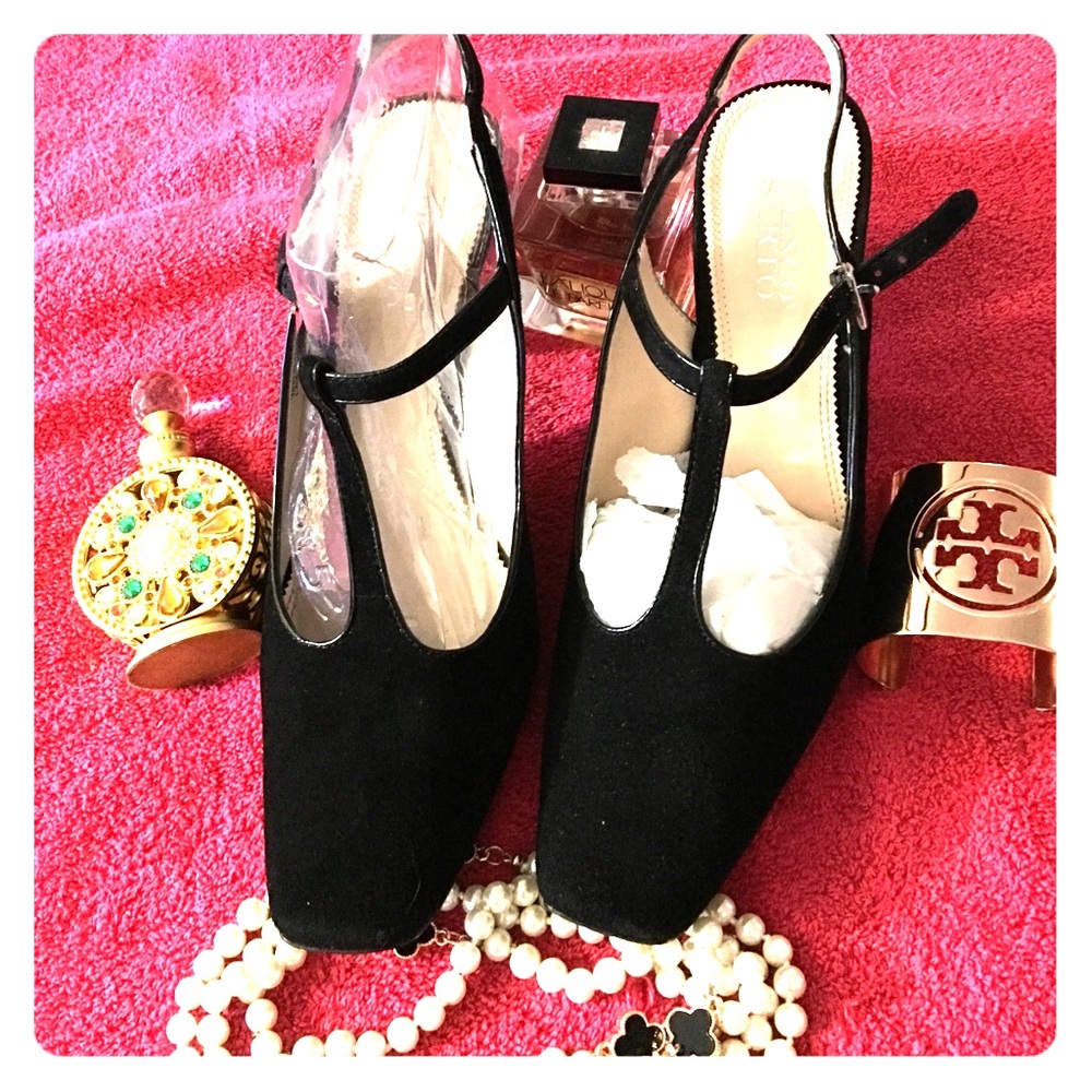 Black L-Ava Suede Franco Sarto sandals.