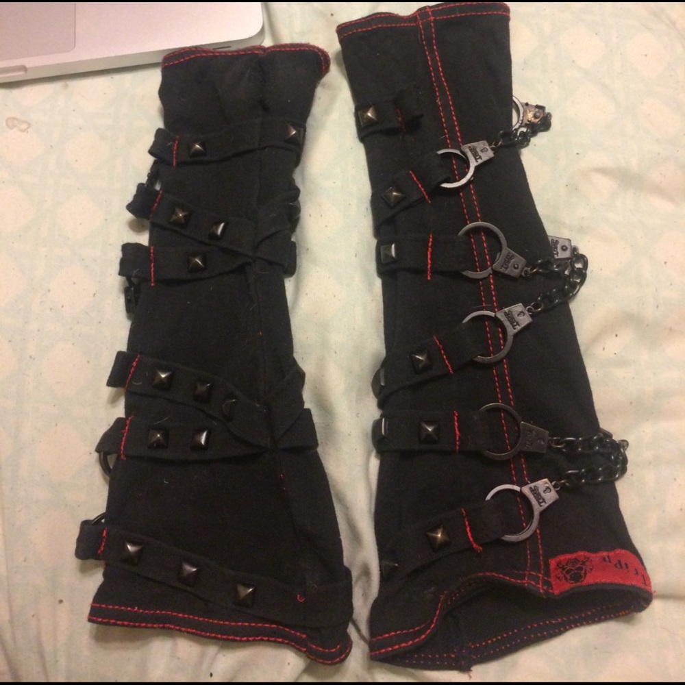 TRIPP NYC goth arm warmers.Forearm with thumb hole
