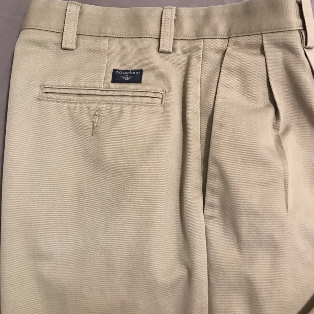 Men's Pleated Front Docker Khakis size 29x30