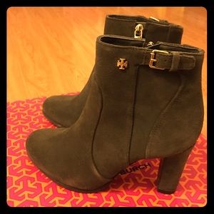 Tory Burch milan 85mm bootie splitsuede size 6.5