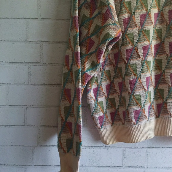 VINTAGE Patterned Sweater - Picture 2 of 2