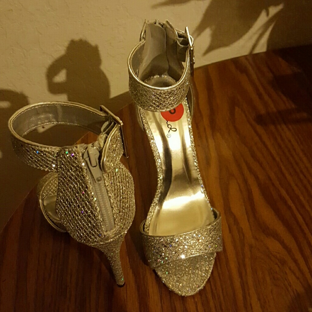 Qupid Metallic Silver High Heel New