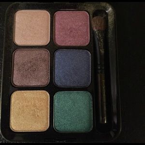 MAC Delights 6 eye/trend and 2 limited edition palettes