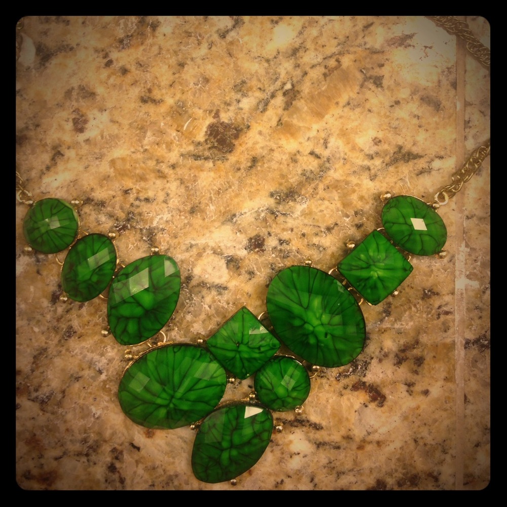 Green statement necklace