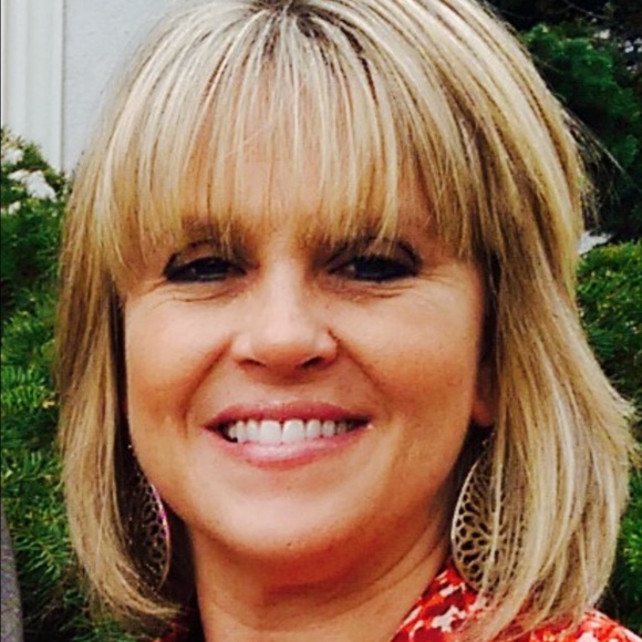 Meet your Posher, Anita - Picture 2 of 9