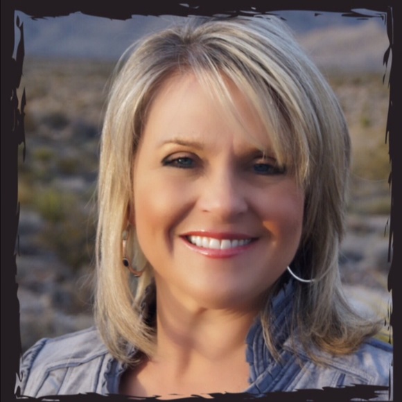 Meet your Posher, Anita - Picture 4 of 9