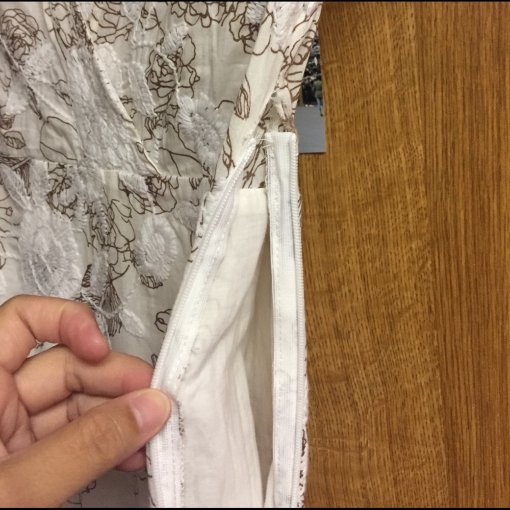 Dresses - Picture 5 of 6