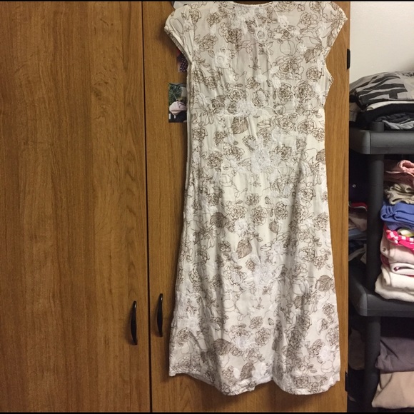 Dresses - Picture 2 of 6