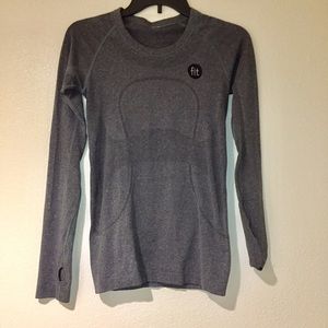 Lululemon gray swiftly log sleeve with logo 4