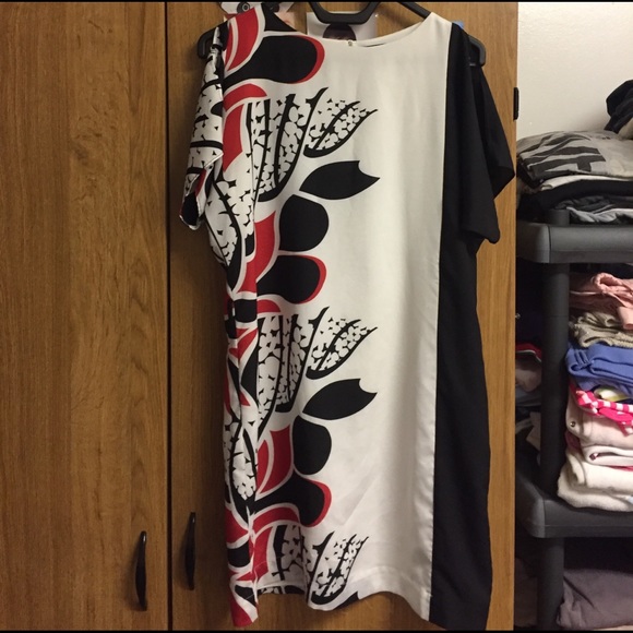 Dresses - Picture 2 of 5