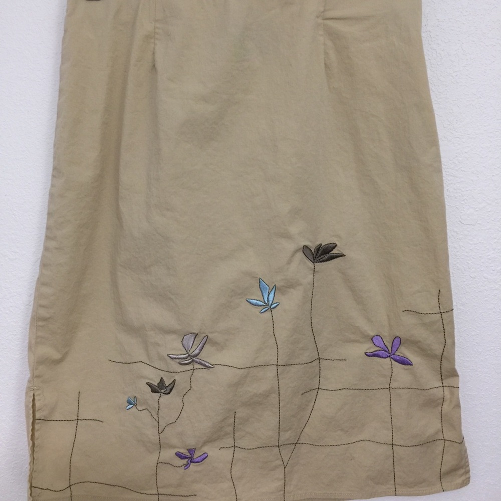 Size 10 Mossimo cream skirt