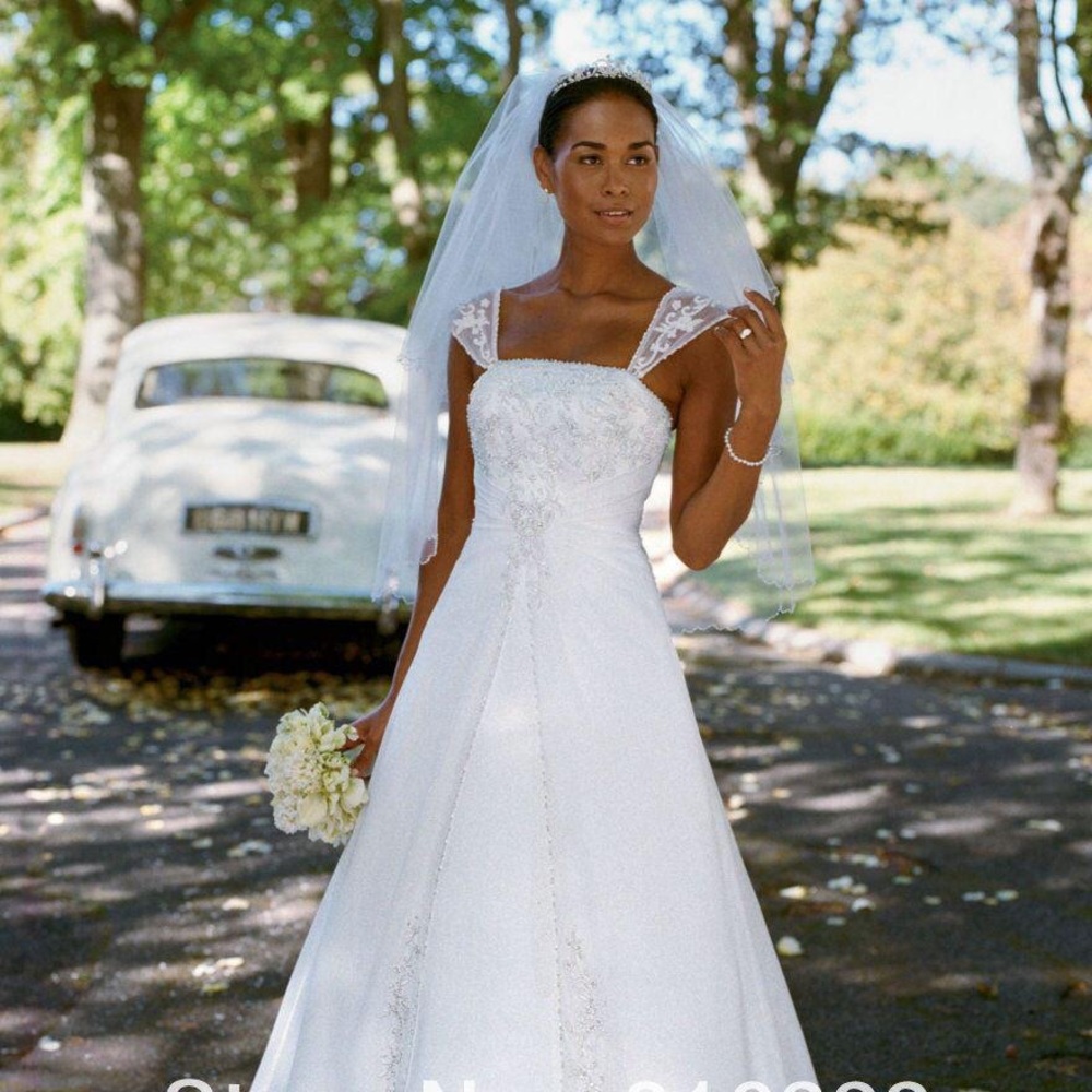DAVID’S BRIDAL WEDDING DRESS FOR PETITE BRIDE