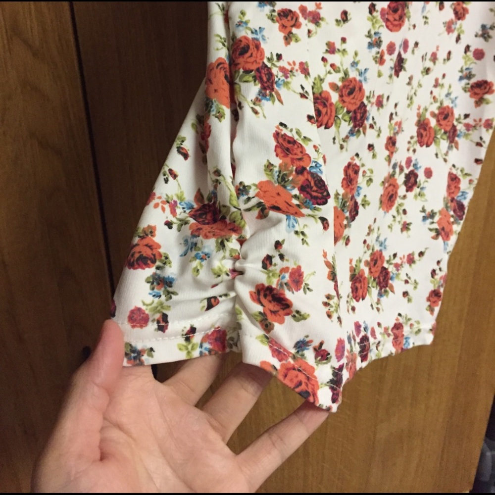 Tops - Picture 3 of 4