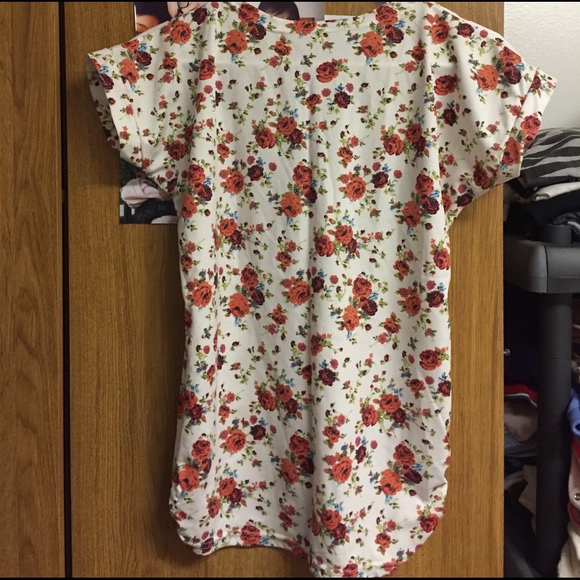 Tops - Picture 2 of 4