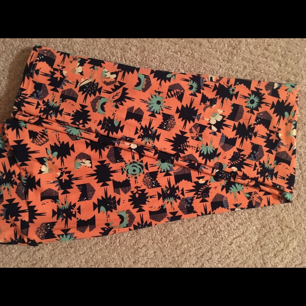 BNWT LULAROE ONE SIZE SPRING 2017 leggings!!